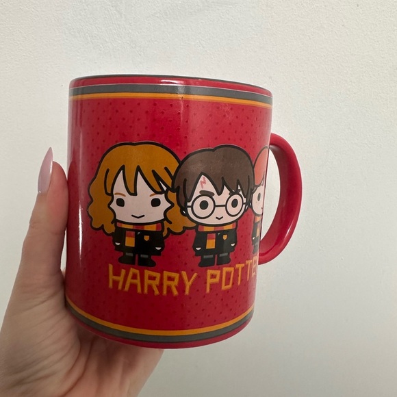Harry Potter Red Mug - Picture 2 of 5